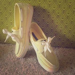 Lemon sperrys size 5.5